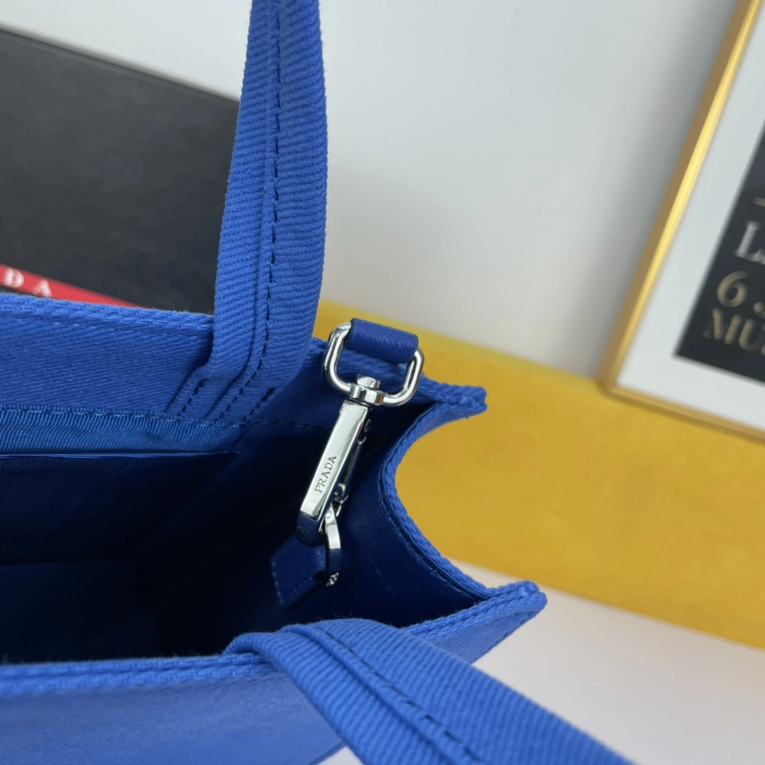 P*rada Bag Top Quality 26*23.5*9cm TravelReady 9483