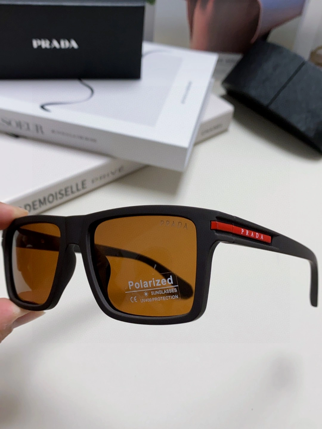Resilient P*rada Glasses Top XX20250402- 17014