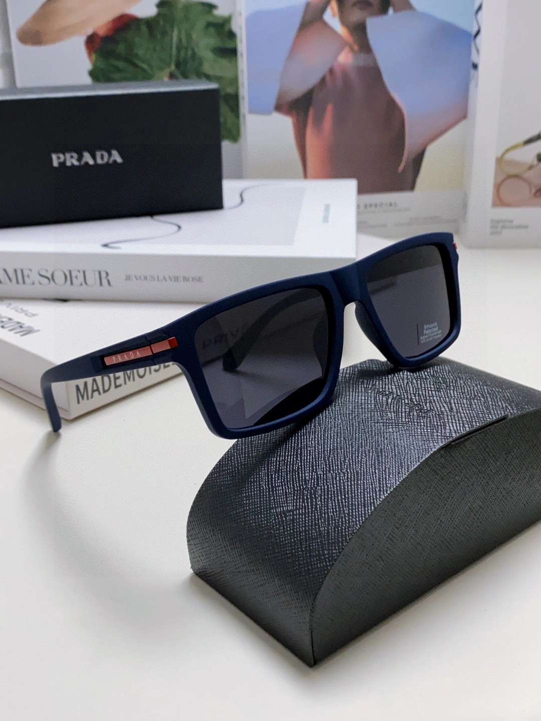 Resilient P*rada Glasses Top XX20250402- 17014