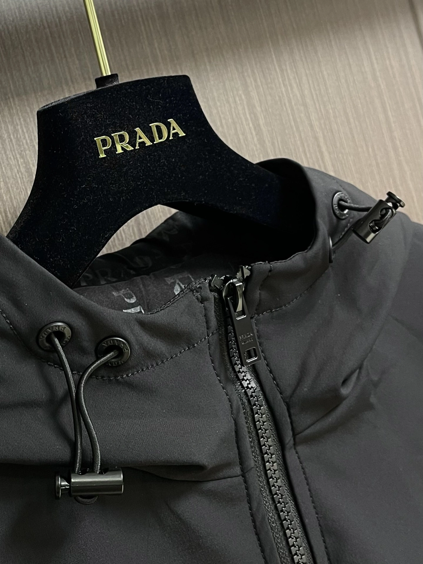P*rada Suit Top Quality D17 20240824- Vibrant 13463