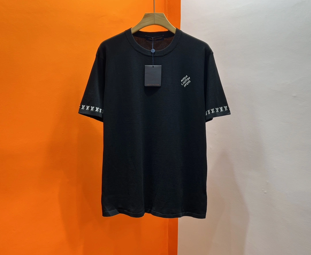 Flexible P*rada T-shirt Top Quality D17 20240420- 13638