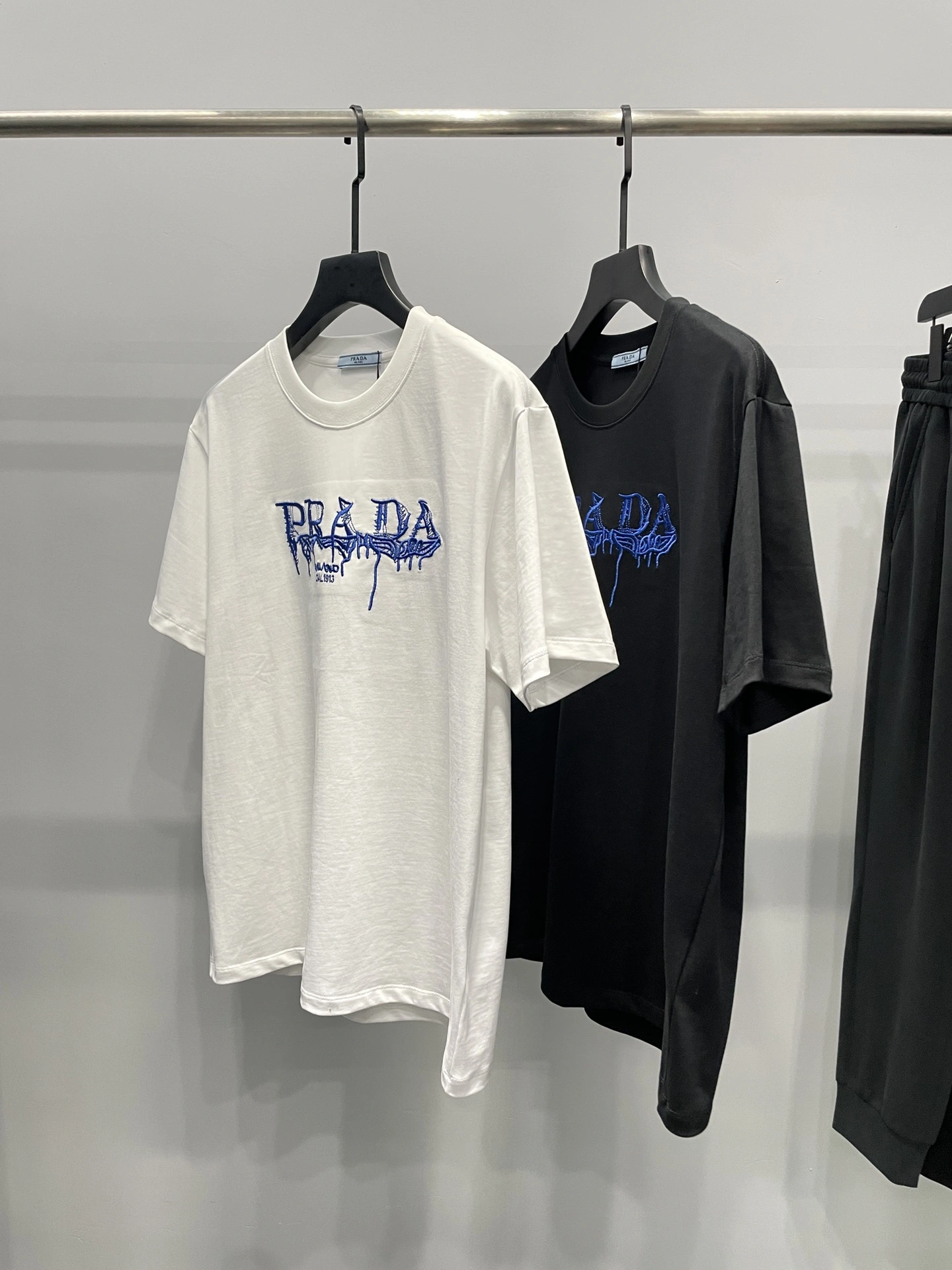 P*rada T-shirt Top Quality D17 20240502- Reliable 13599