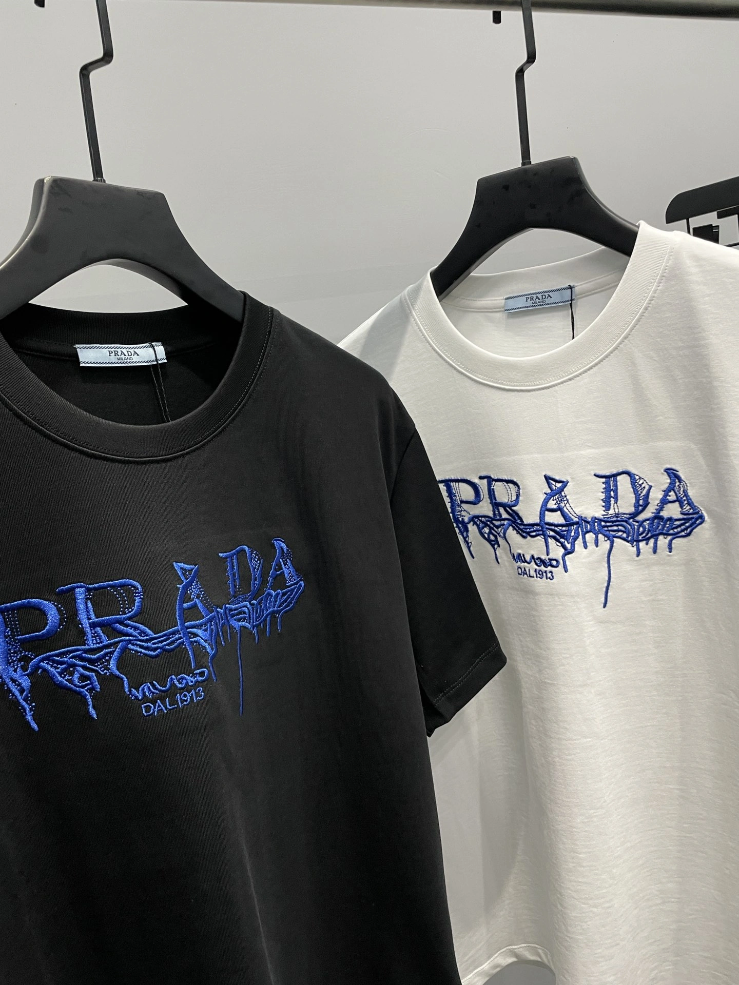 P*rada T-shirt Top Quality D17 20240502- Reliable 13599