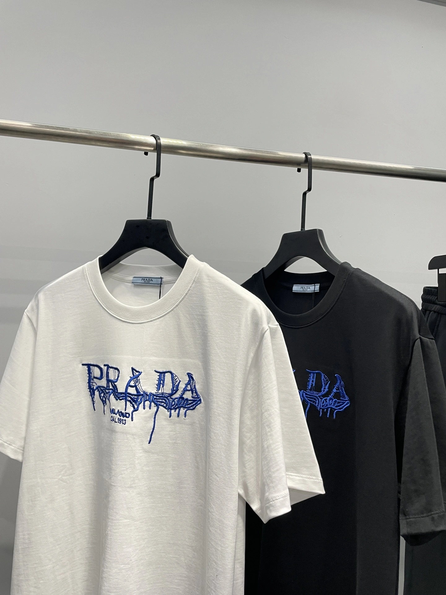 P*rada T-shirt Top Quality D17 20240502- Reliable 13599