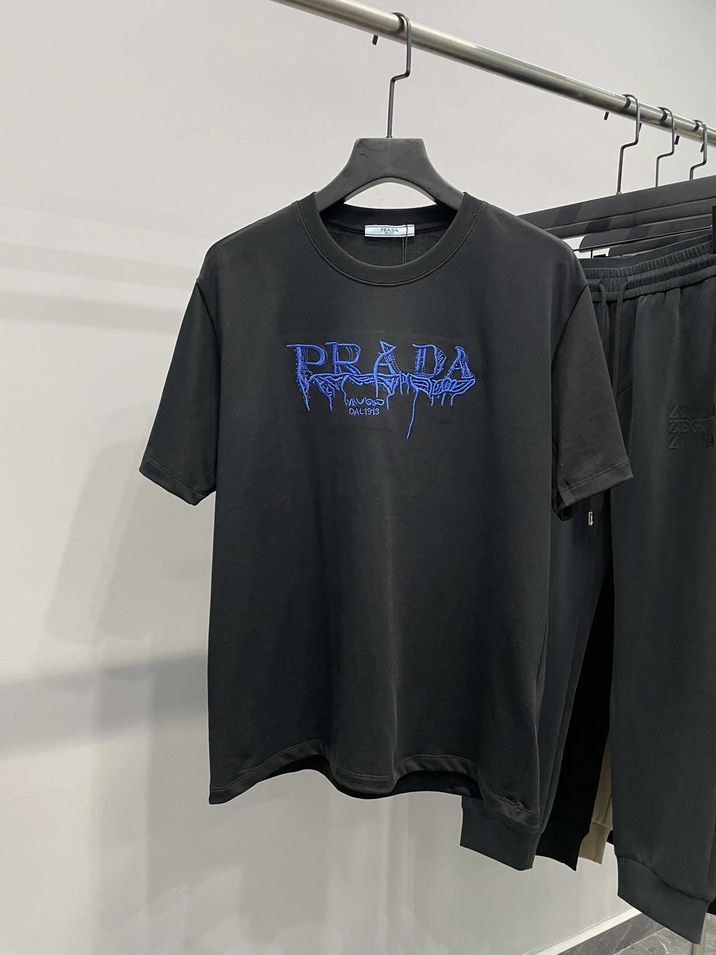 P*rada T-shirt Top Quality D17 20240502- Reliable 13599
