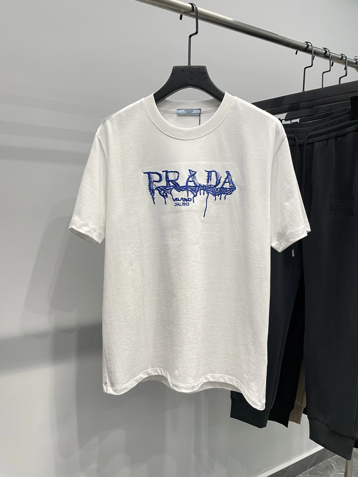 P*rada T-shirt Top Quality D17 20240502- Reliable 13599