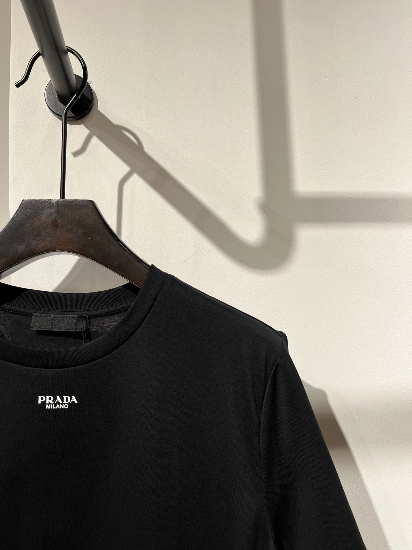 P*rada T-shirt Top Quality D17 20240517- Sleek 13545