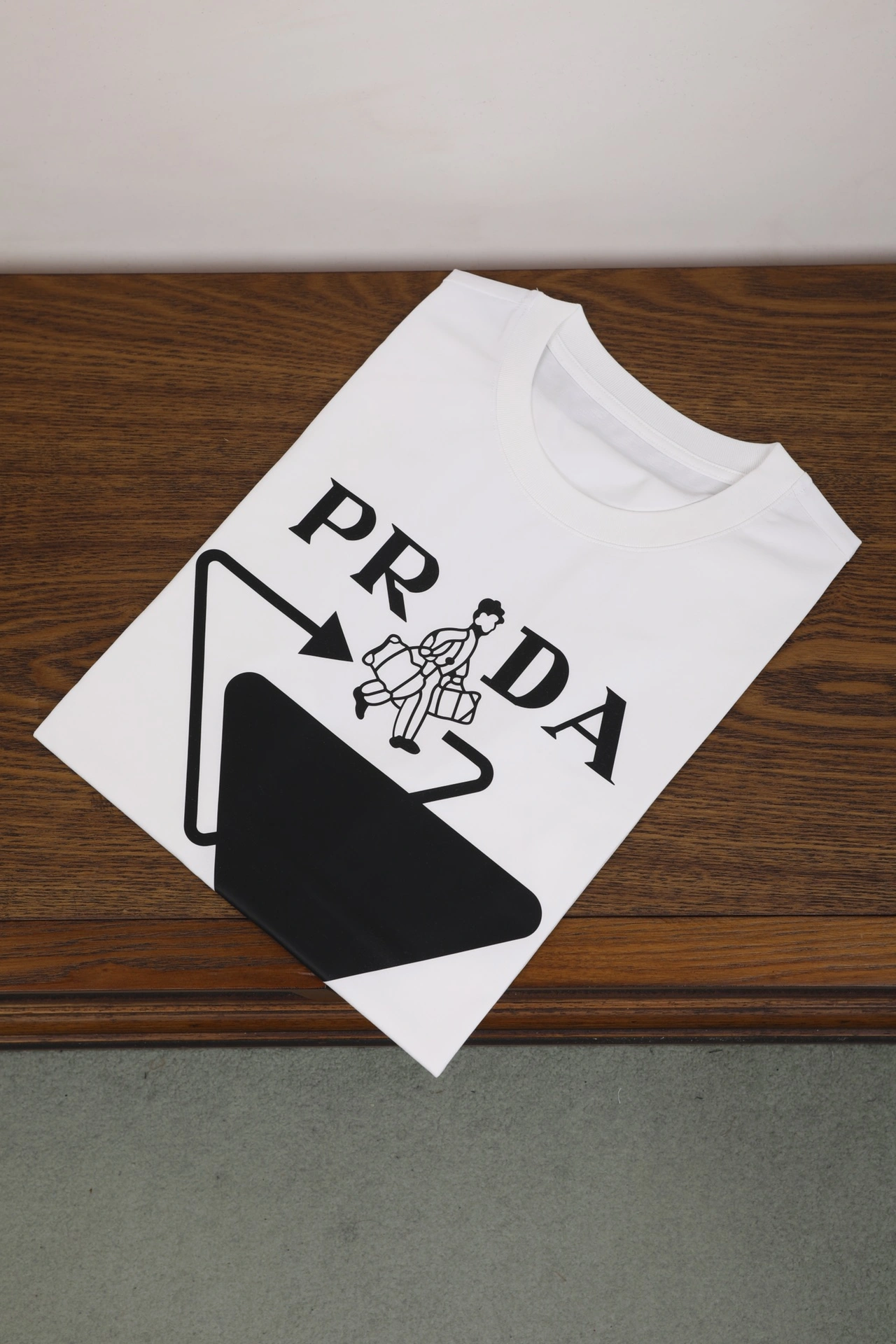 P*rada T-shirt Top Quality D17 20240518- SmoothTexture 13540
