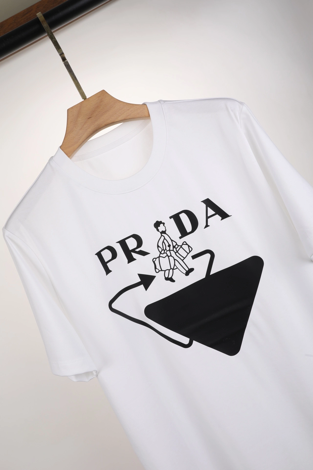 P*rada T-shirt Top Quality D17 20240518- SmoothTexture 13540
