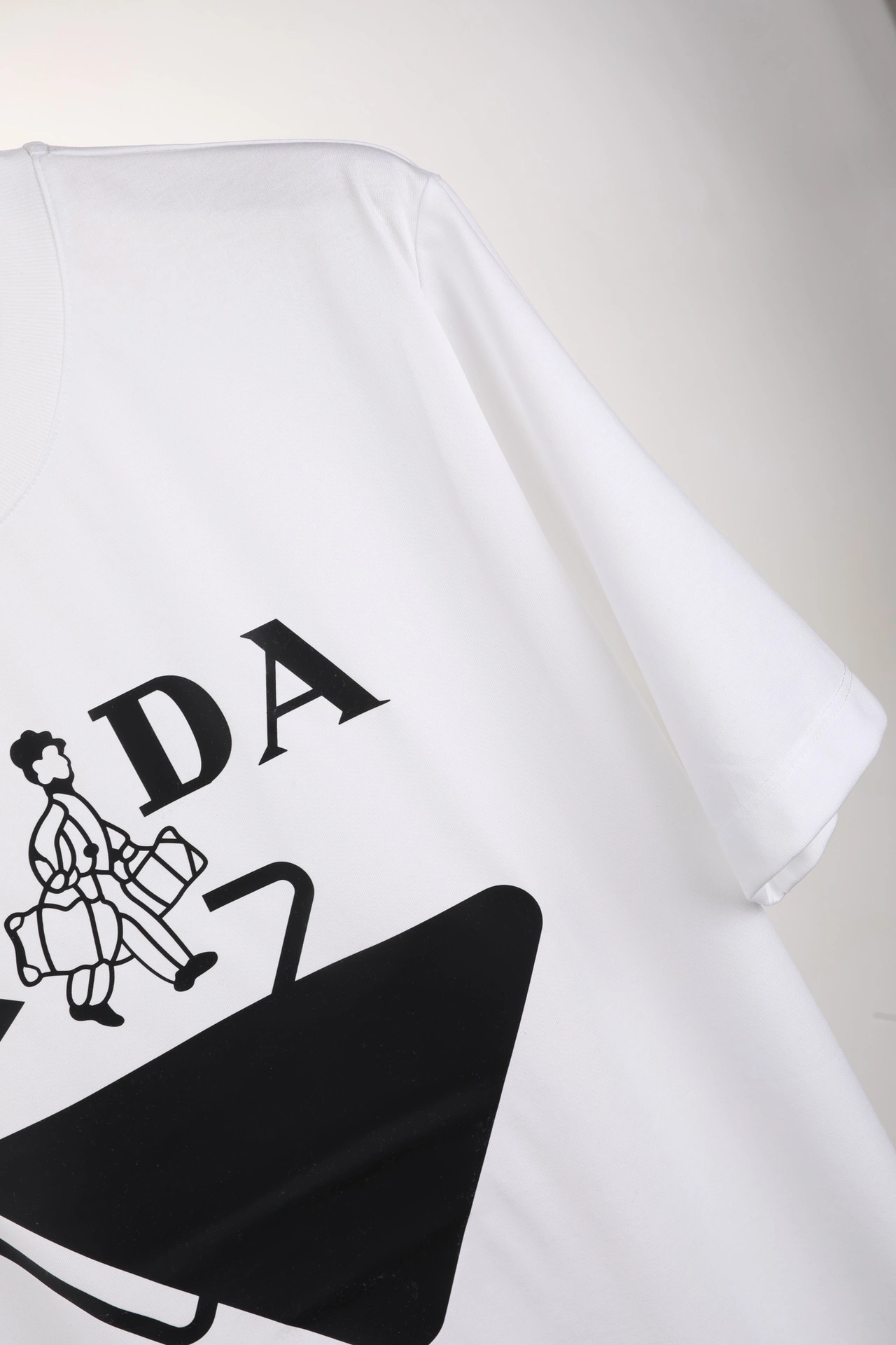 P*rada T-shirt Top Quality D17 20240518- SmoothTexture 13540