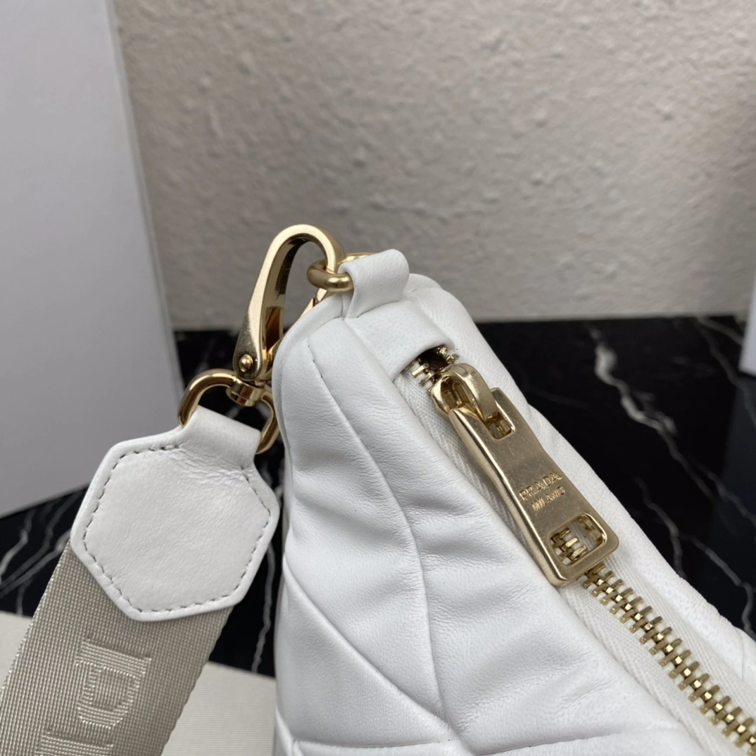 P*rada Top Bag 24*17*7cm EyeCatching 9557
