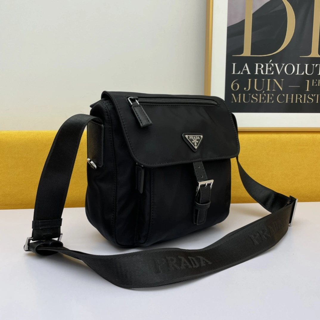 EyeCatching P*rada Top Bag 24*22*9cm 9485