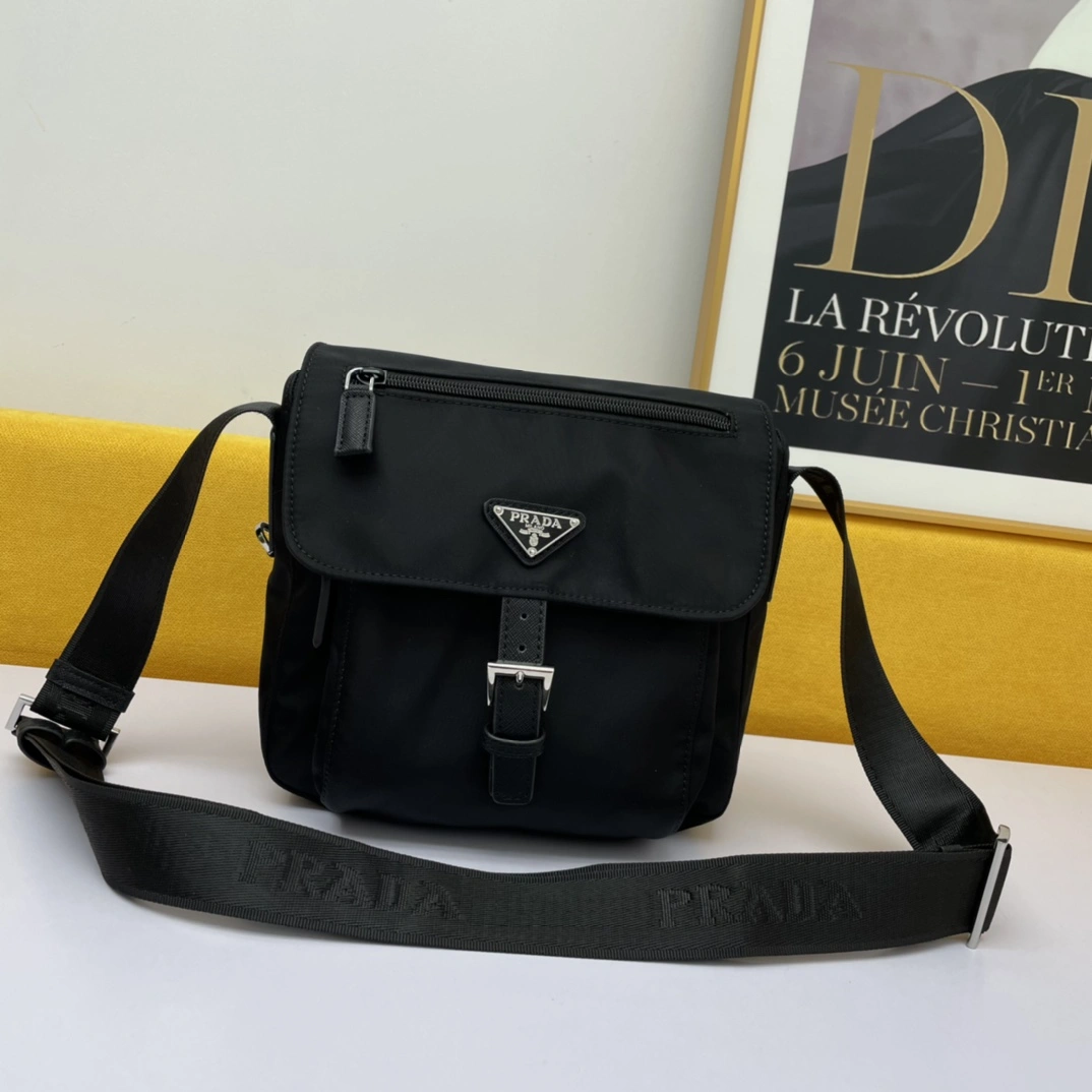 EyeCatching P*rada Top Bag 24*22*9cm 9485