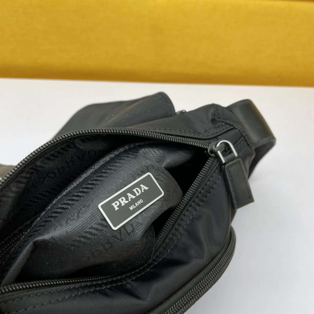 EyeCatching P*rada Top Bag 24*22*9cm 9485