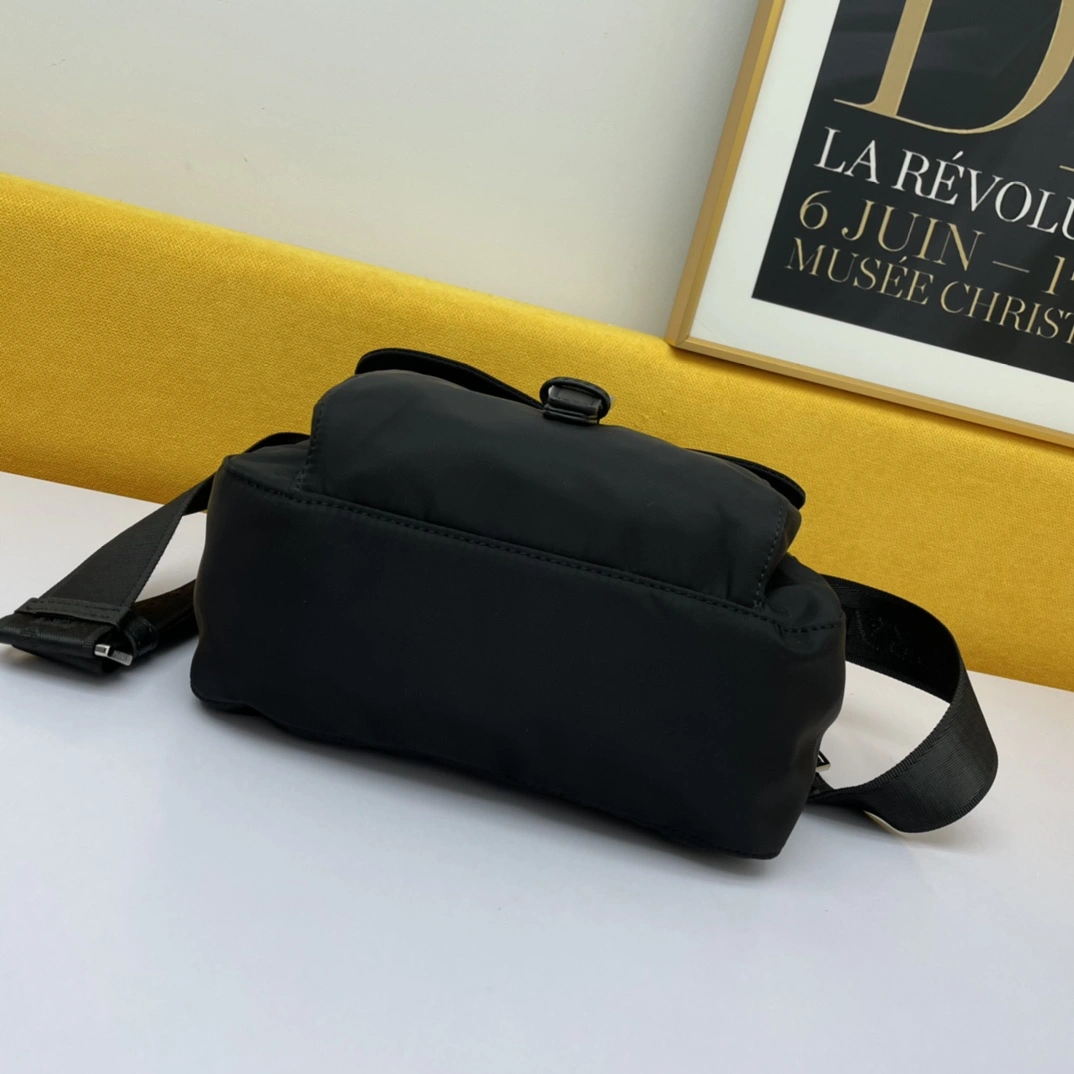 EyeCatching P*rada Top Bag 24*22*9cm 9485