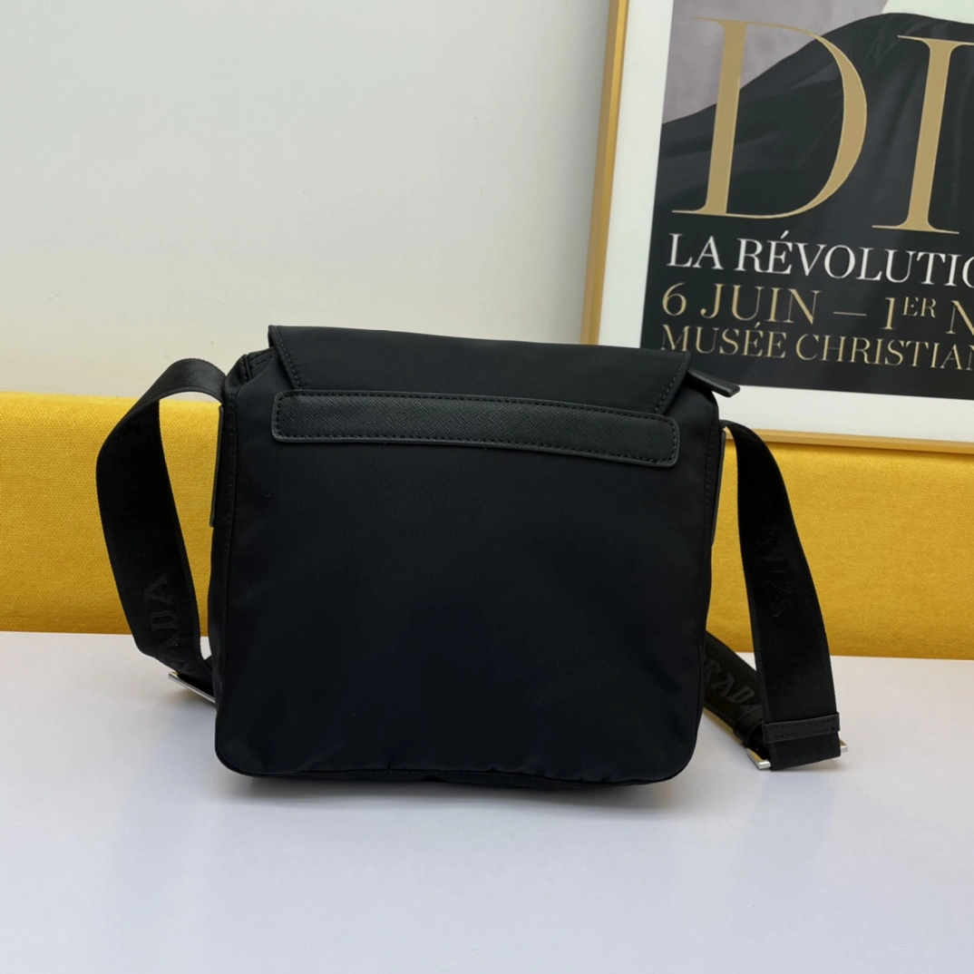 EyeCatching P*rada Top Bag 24*22*9cm 9485