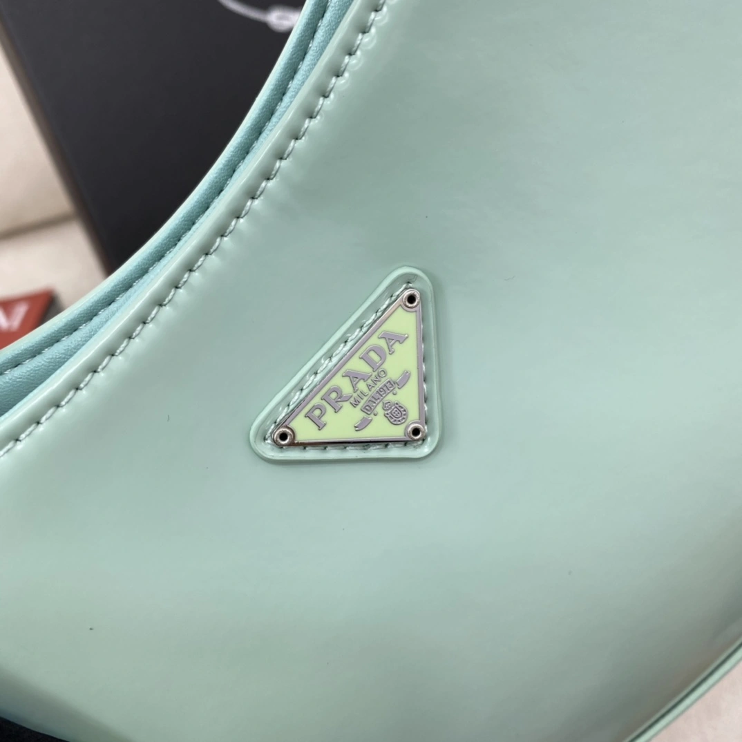 EyeCatching P*rada Top Bag 26cm 9556