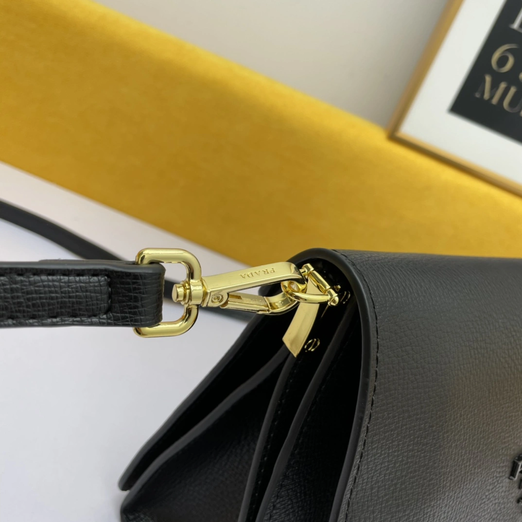 Fashionable P*rada Top Bag 27*17*10cm 9549