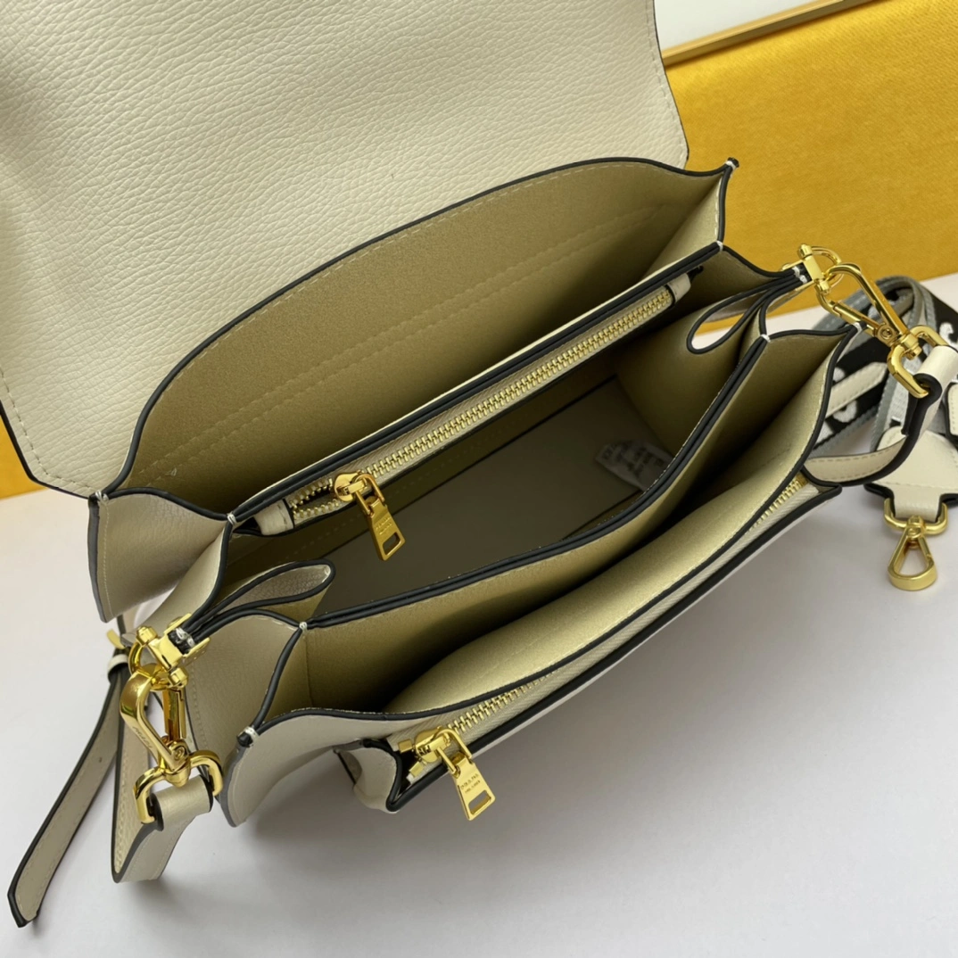 P*rada Top Bag 27*17*10cm Sporty 9550