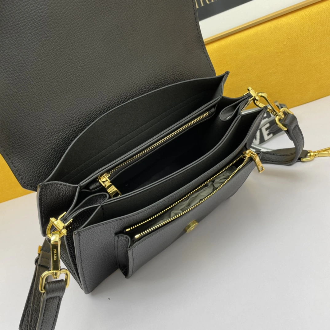 Fashionable P*rada Top Bag 27*17*10cm 9549