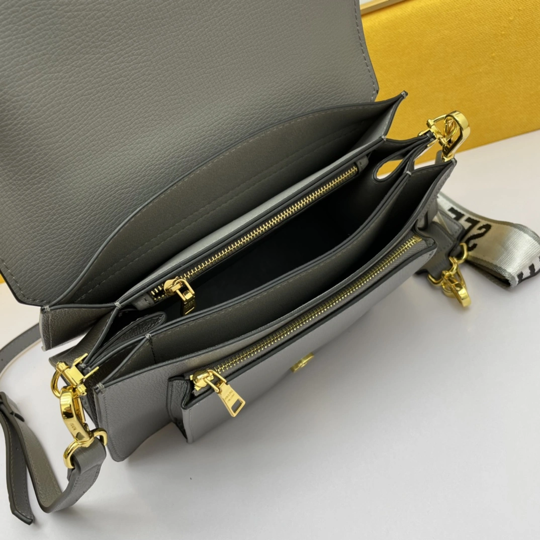 P*rada Top Bag 27*17*10cm Timeless 9553