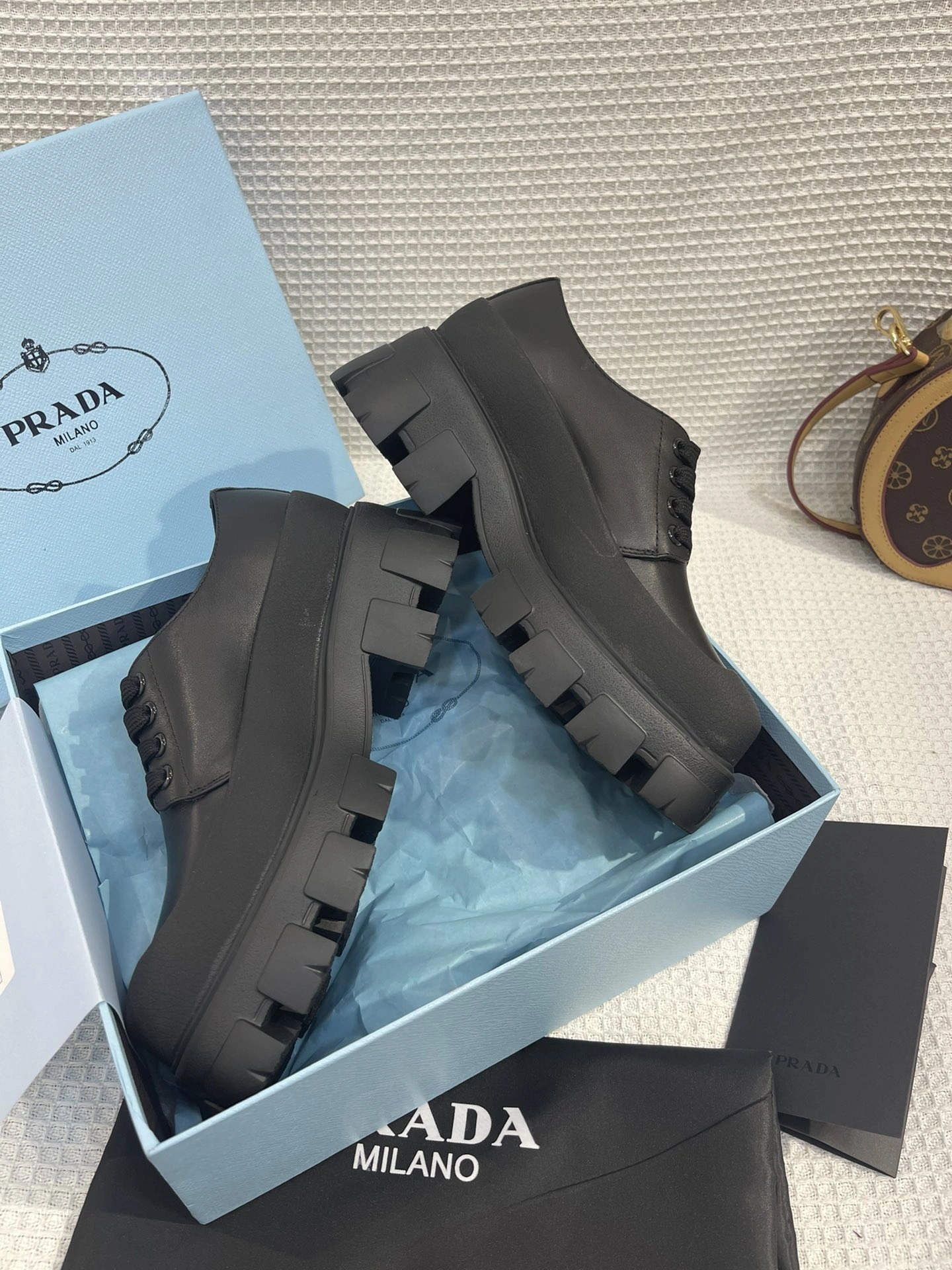 EyeCatching P*rada Top Loafer CL 23030831- 6464