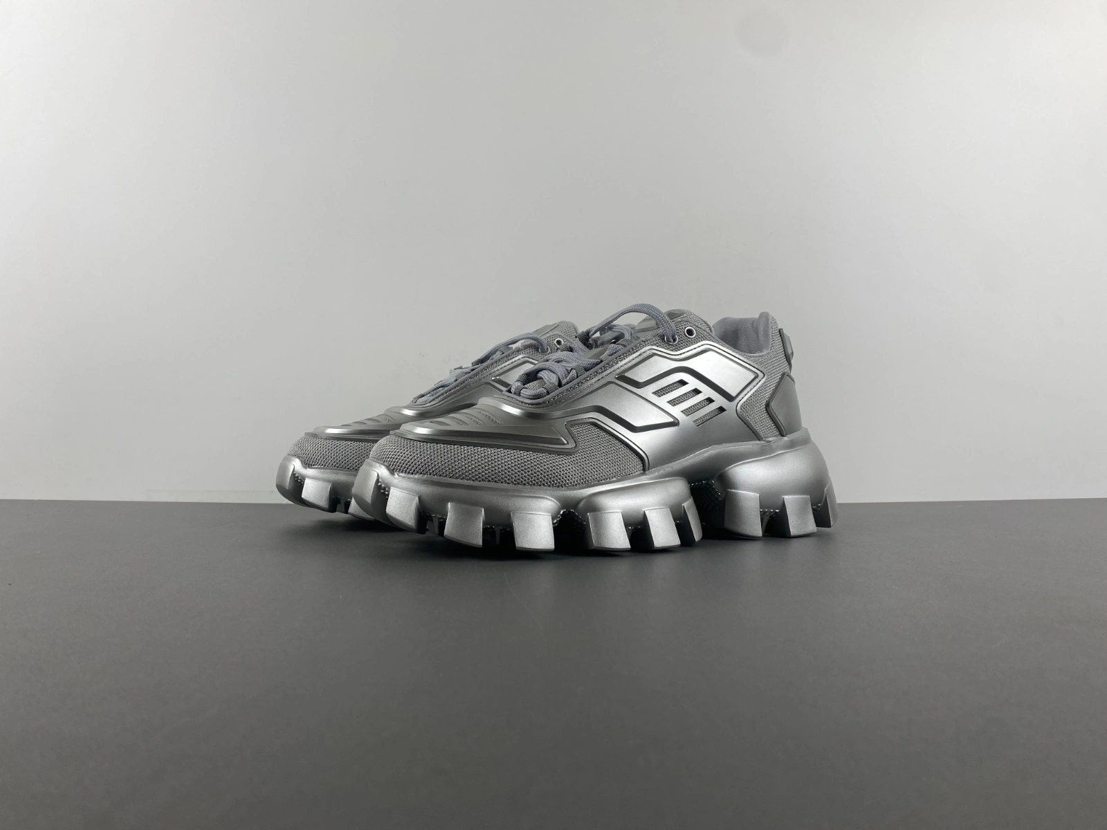 Sporty P*rada Top Sneaker Low RR 20250410- 6342