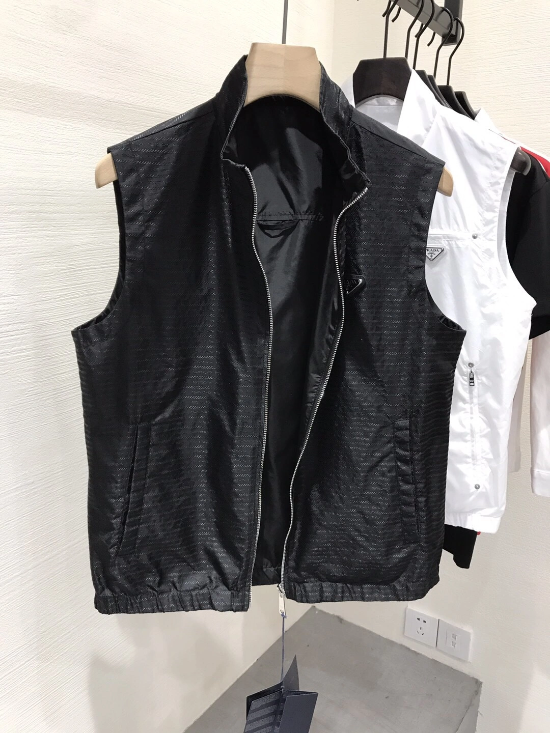 Sophisticated P*rada Vest Top Quality D17 20240330- 13712