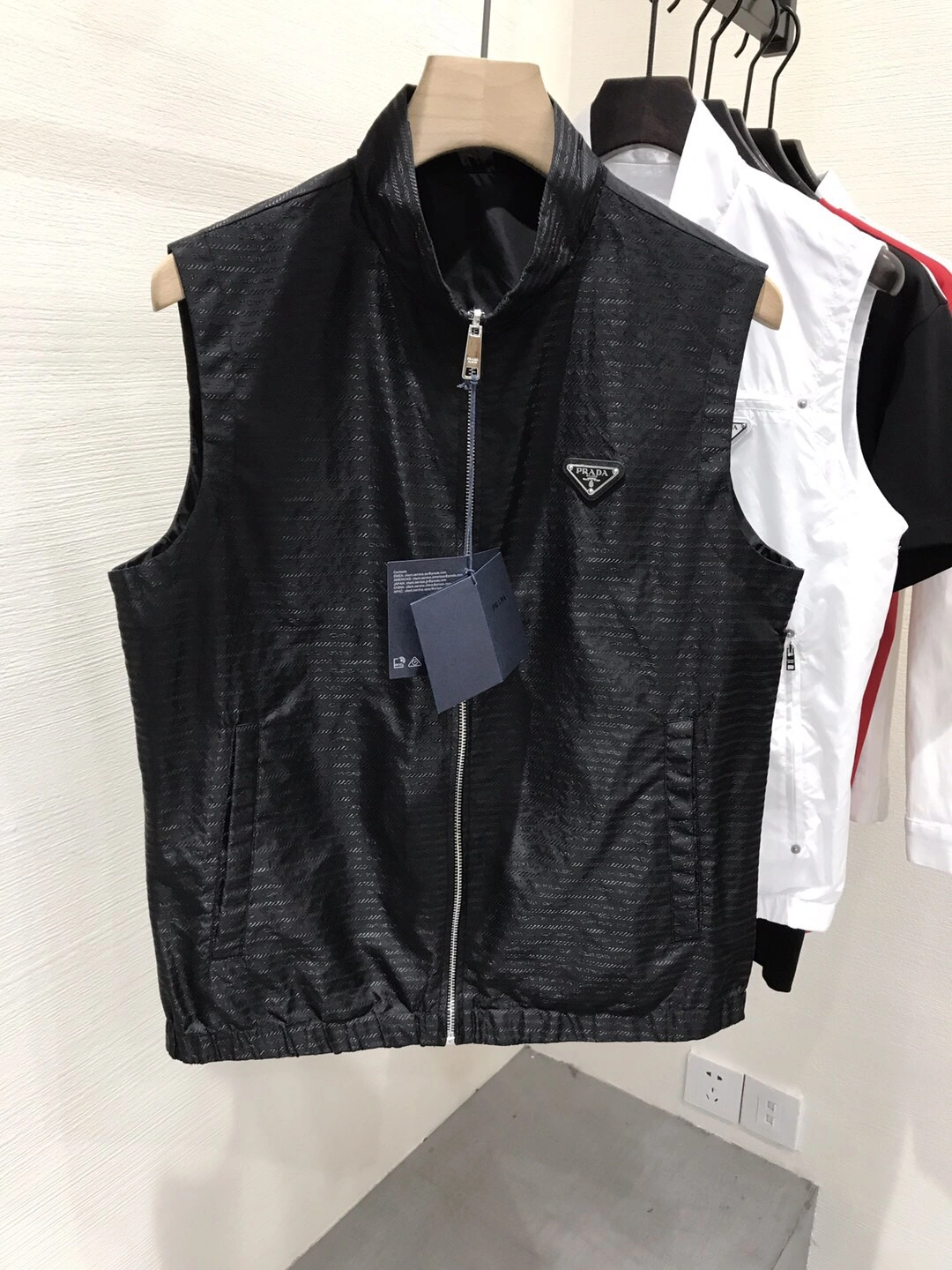 Sophisticated P*rada Vest Top Quality D17 20240330- 13712