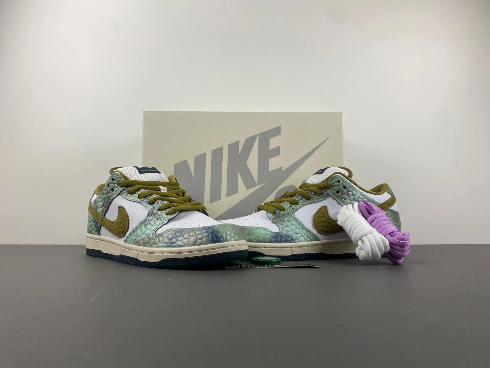 SB Dunk Low Alexis Sablone Chameleon HJ3386- Reliable 18