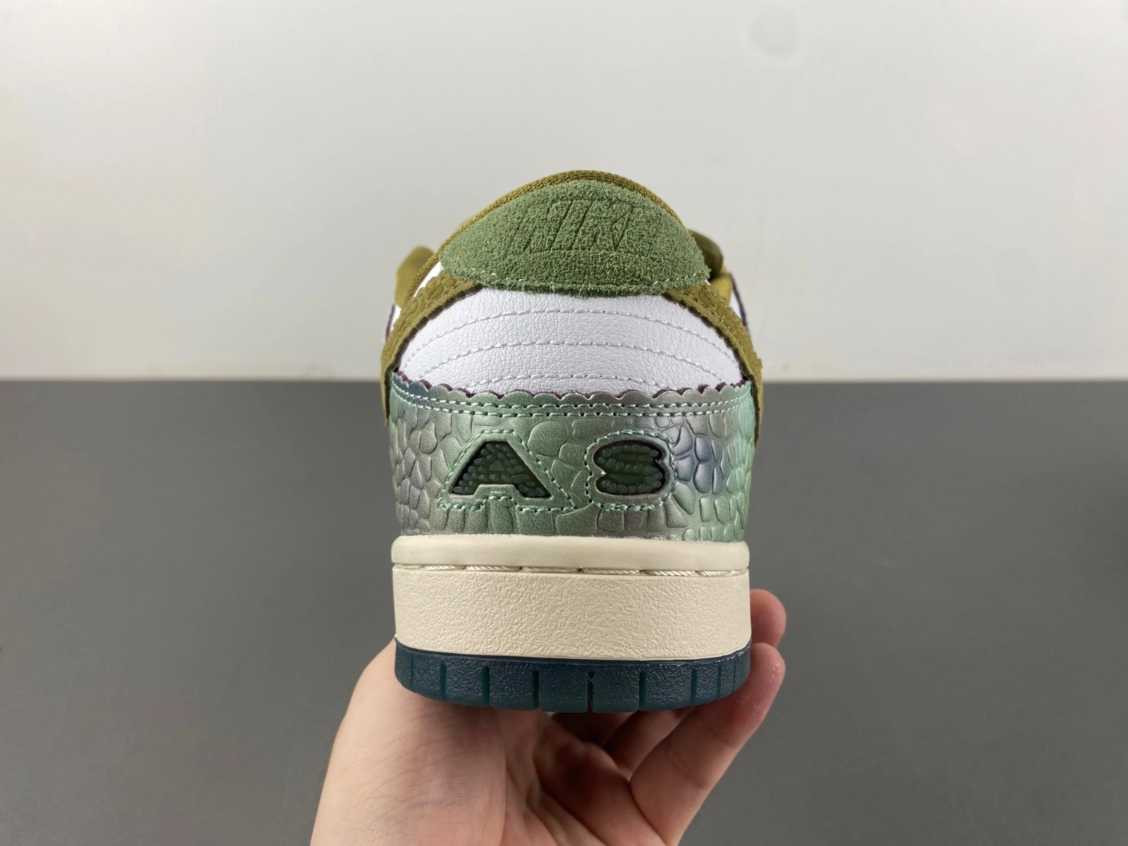 SB Dunk Low Alexis Sablone Chameleon HJ3386- Reliable 18