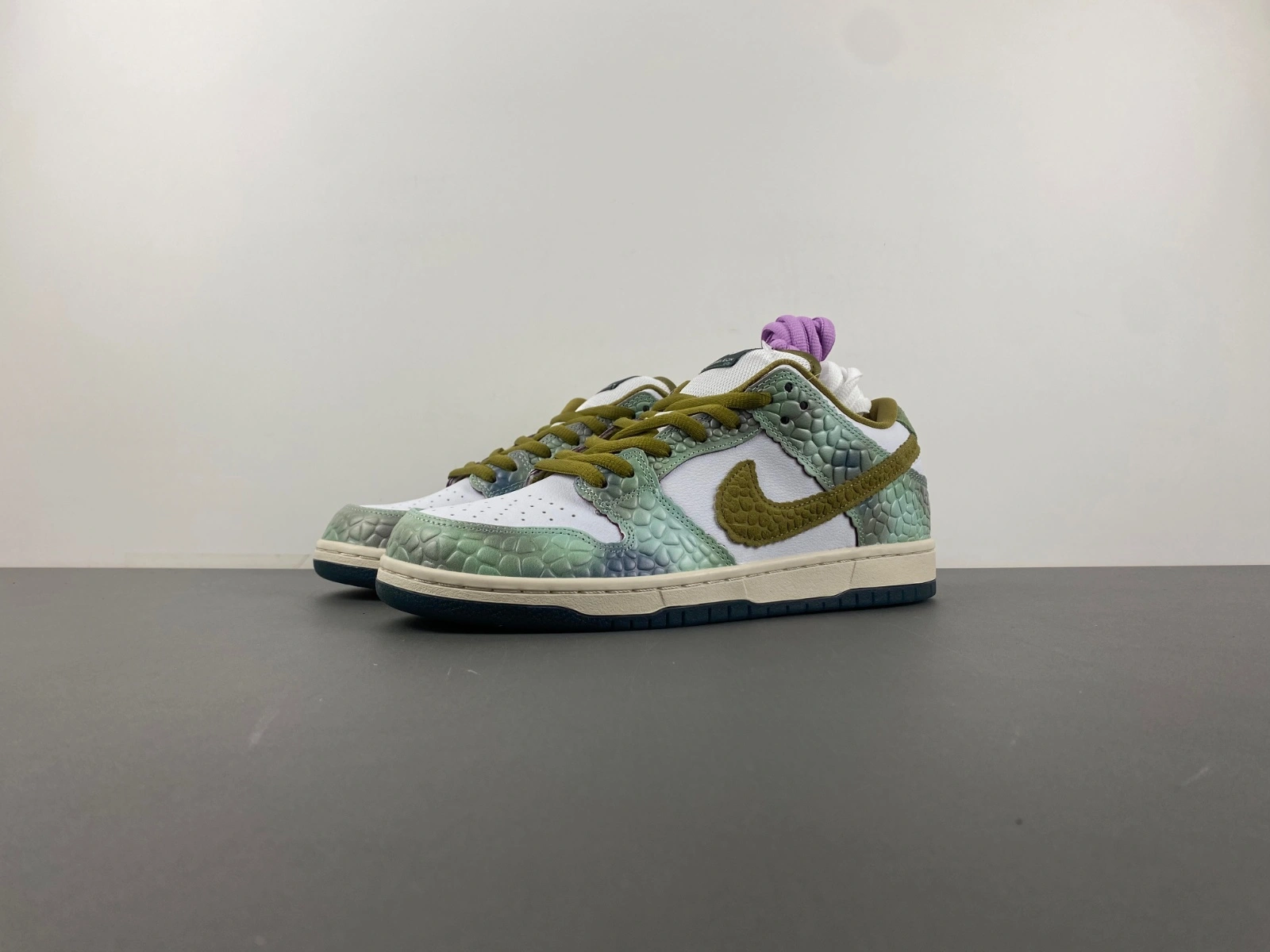 SB Dunk Low Alexis Sablone Chameleon HJ3386- Reliable 18