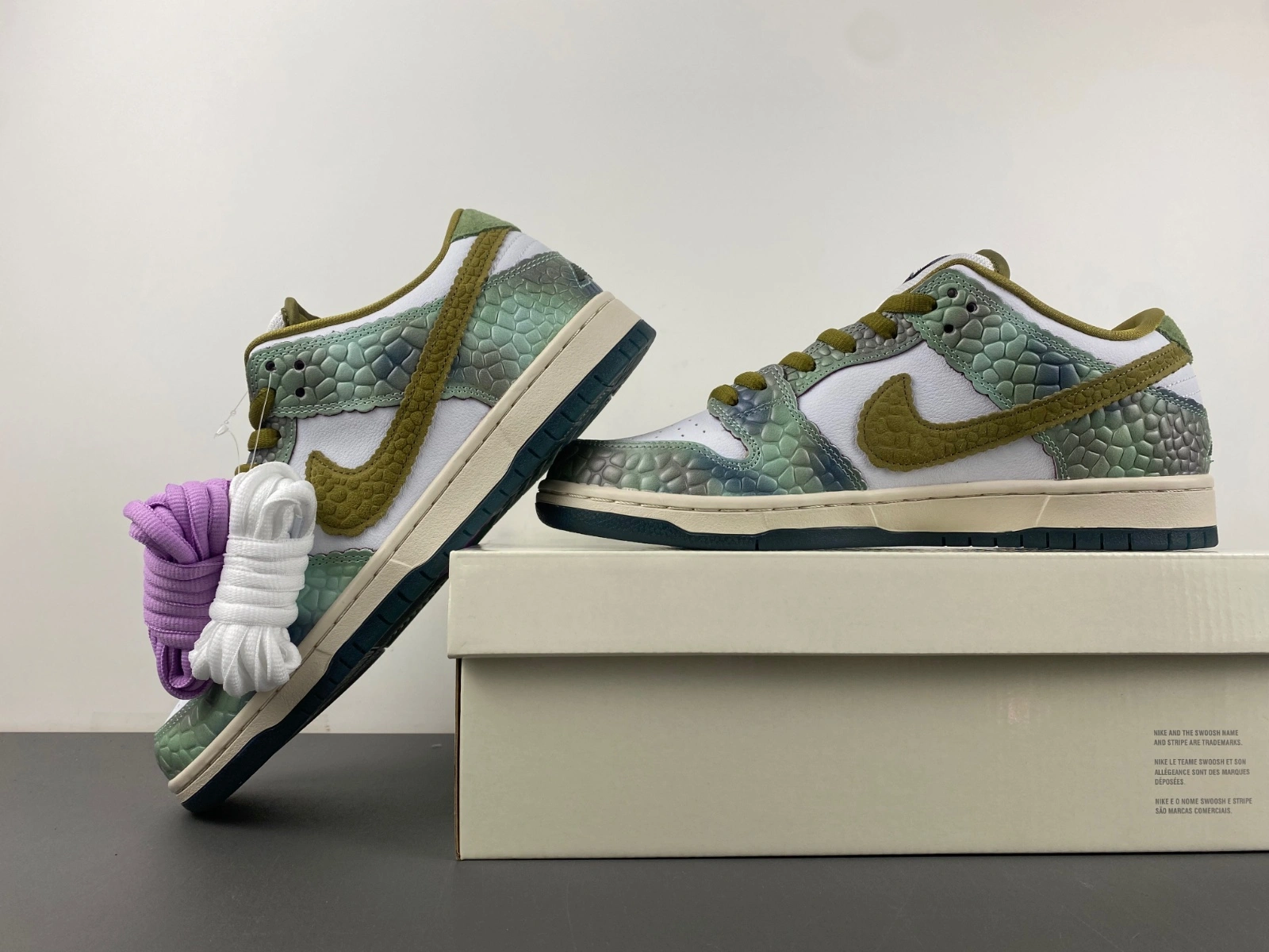 SB Dunk Low Alexis Sablone Chameleon HJ3386- Reliable 18