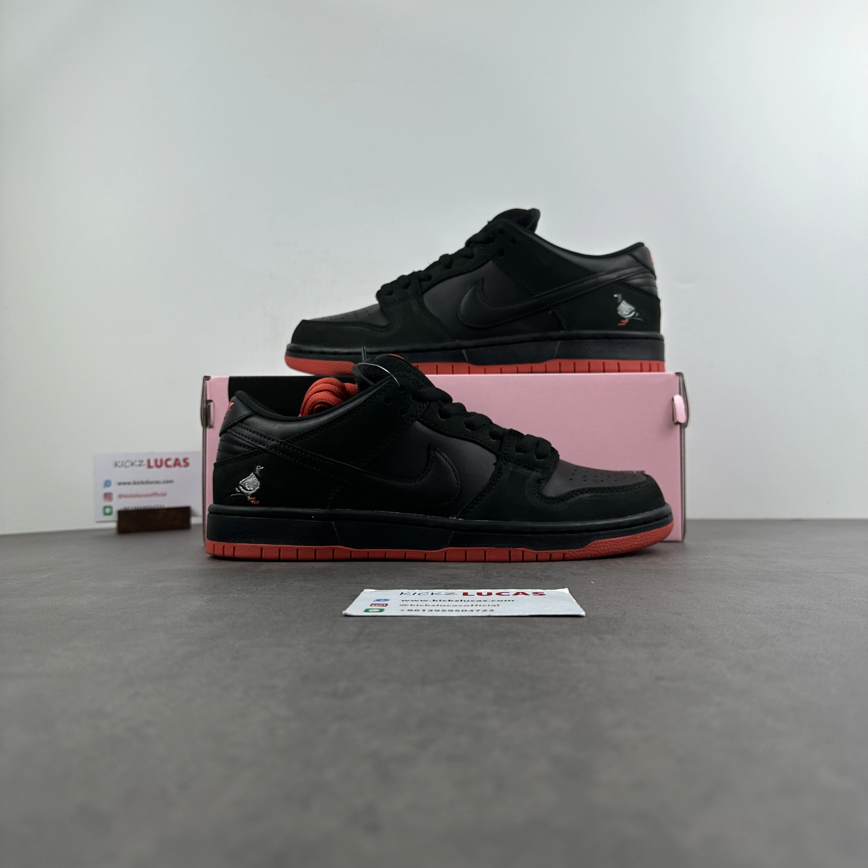 Chic SB Dunk Low Black Pigeon 883232- 60