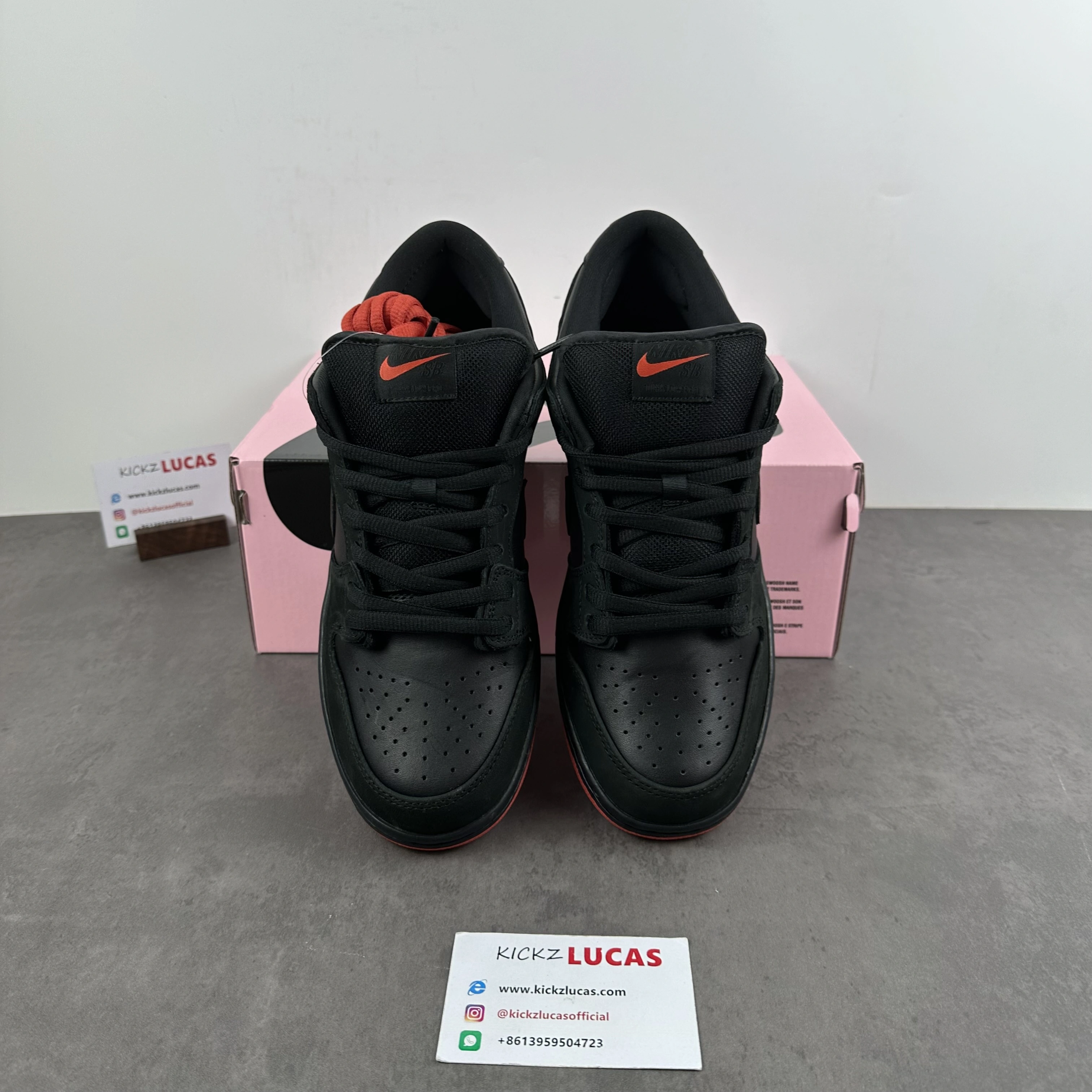 Chic SB Dunk Low Black Pigeon 883232- 60