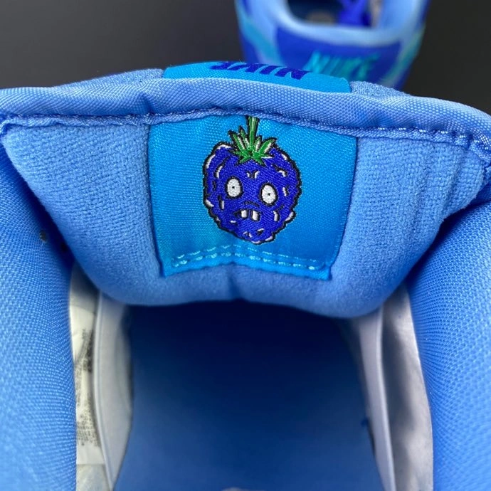 SB Dunk Low Blue Raspberry DM0807- SunProtective 389