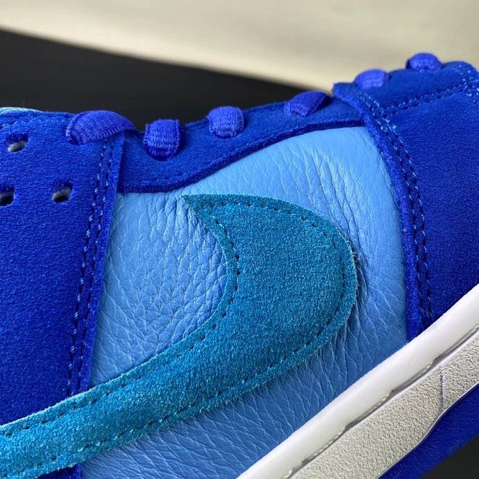 SB Dunk Low Blue Raspberry DM0807- SunProtective 389