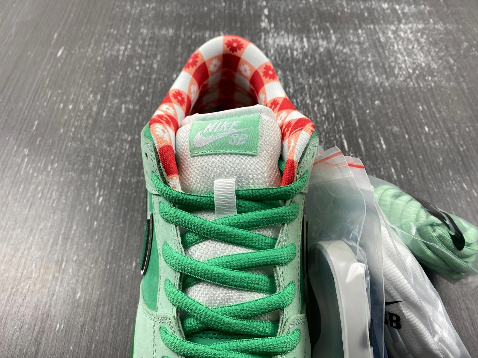 SB Dunk Low Concepts Light Green Lobster BV1310- Lightweight 35