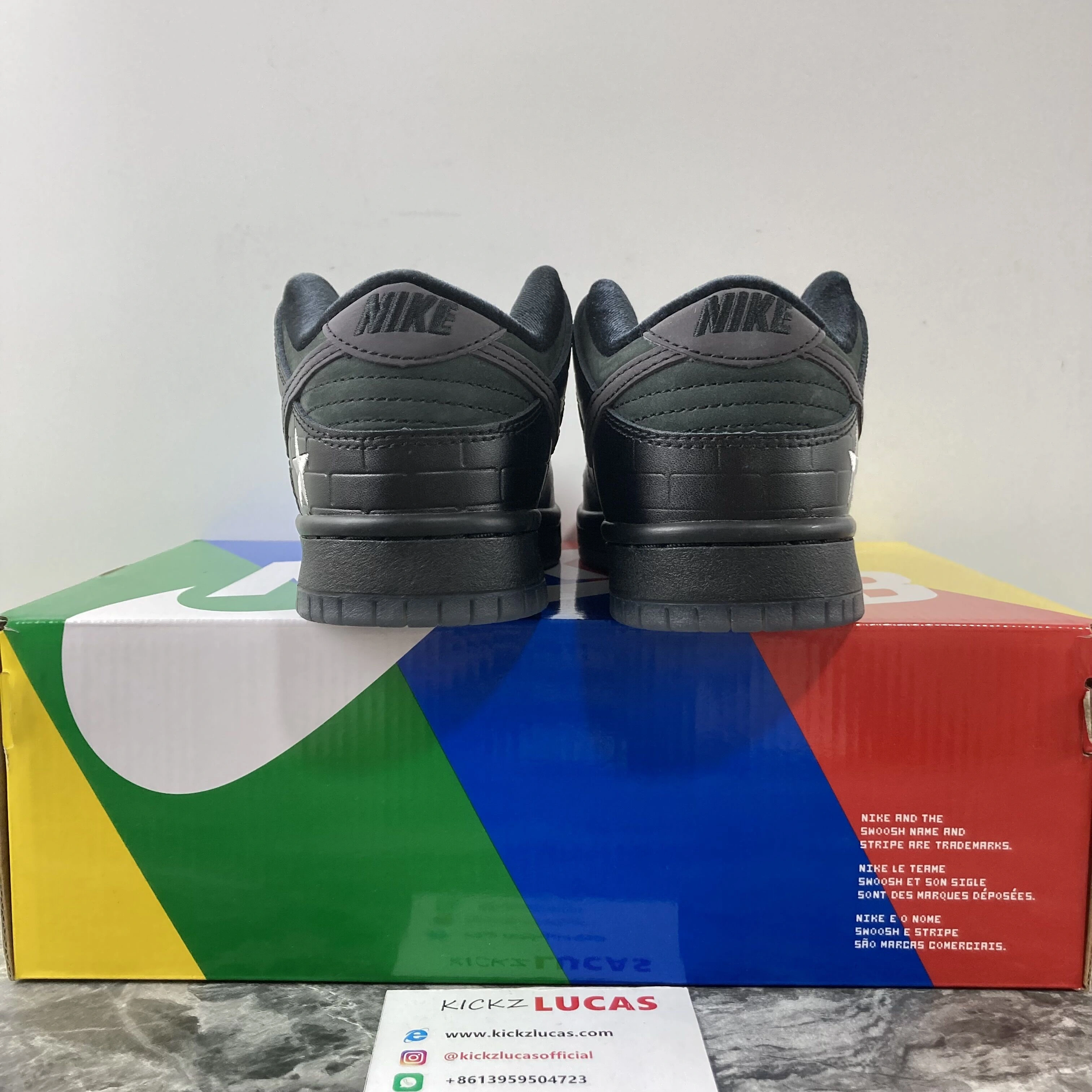 SB Dunk Low Familia First Avenue DJ1159- FashionForward 565