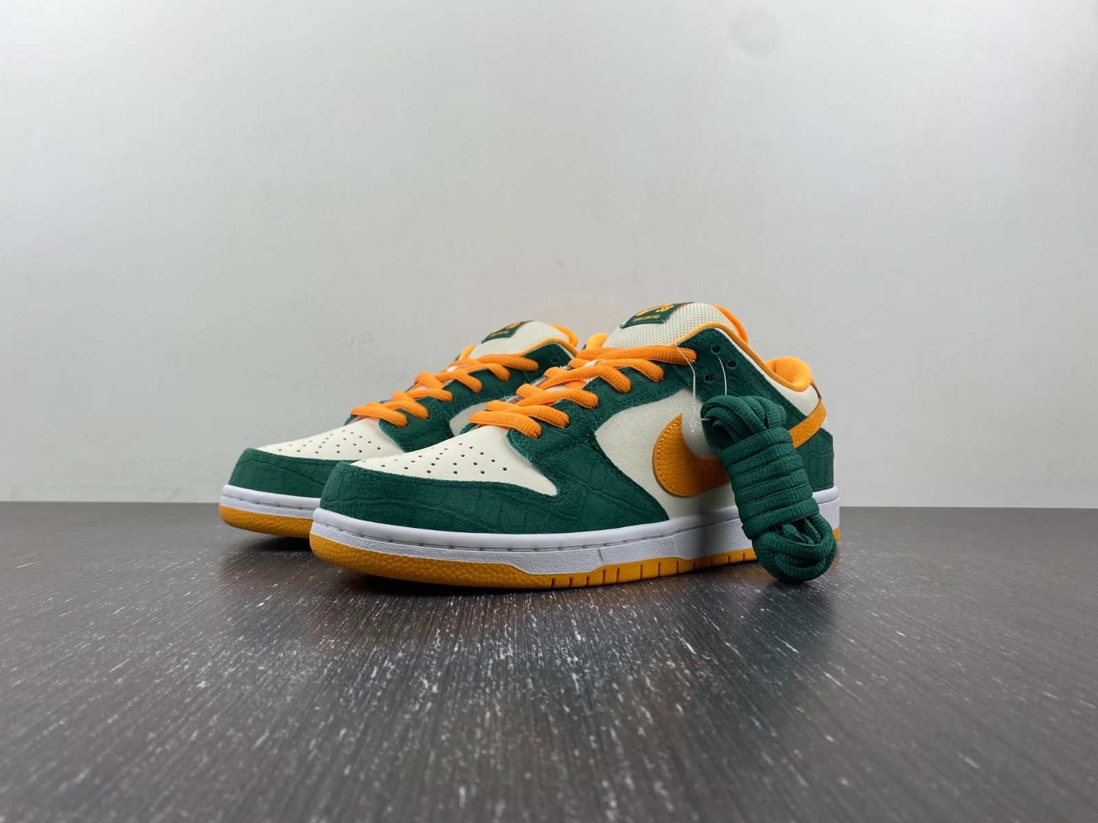 SB Dunk Low Legion Pine Kumquat 304292- Neat 82