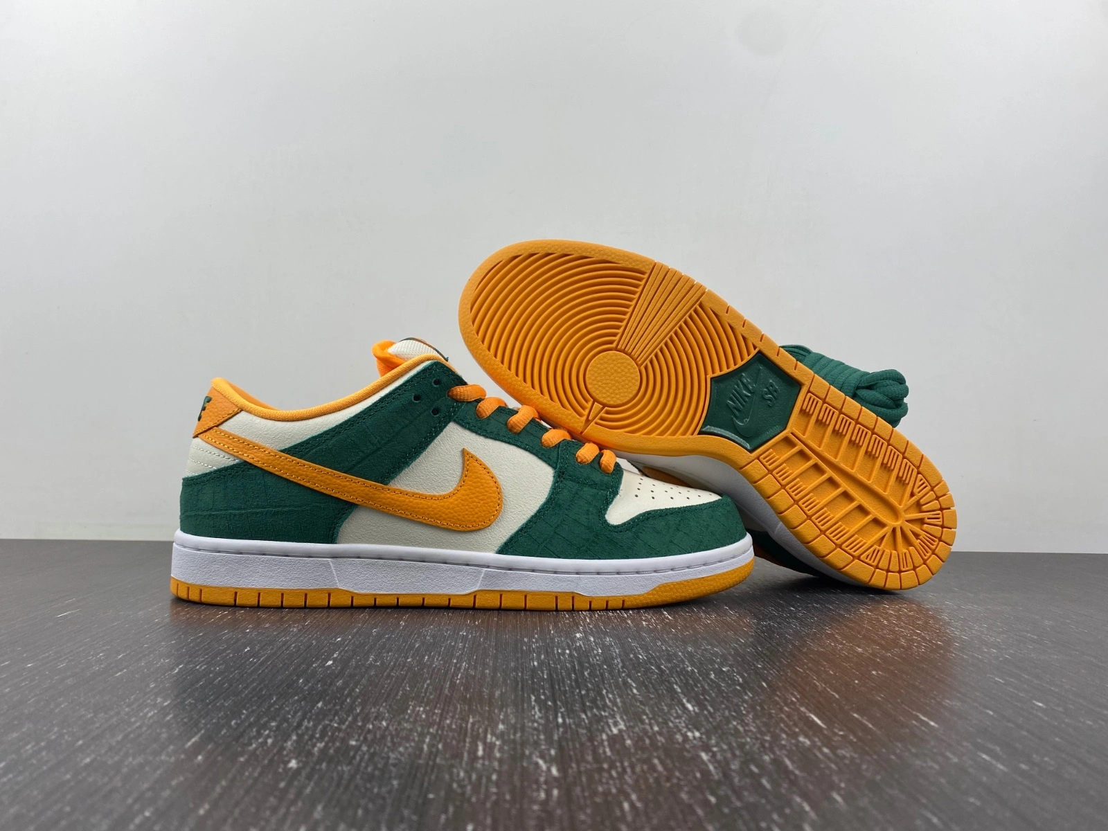 SB Dunk Low Legion Pine Kumquat 304292- Neat 82