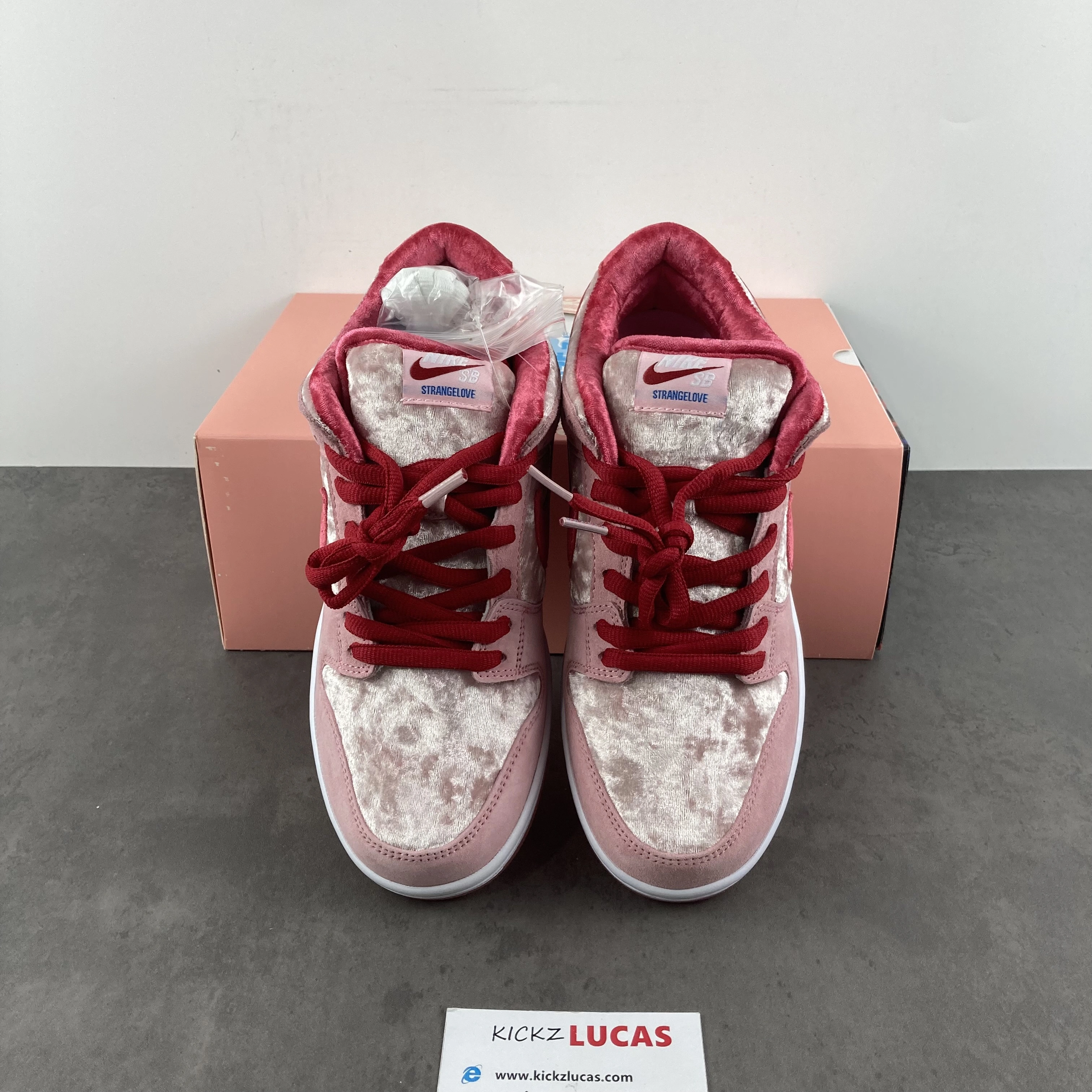 SB Dunk Low StrangeLove Skateboards CT2552- EasyMatch 559
