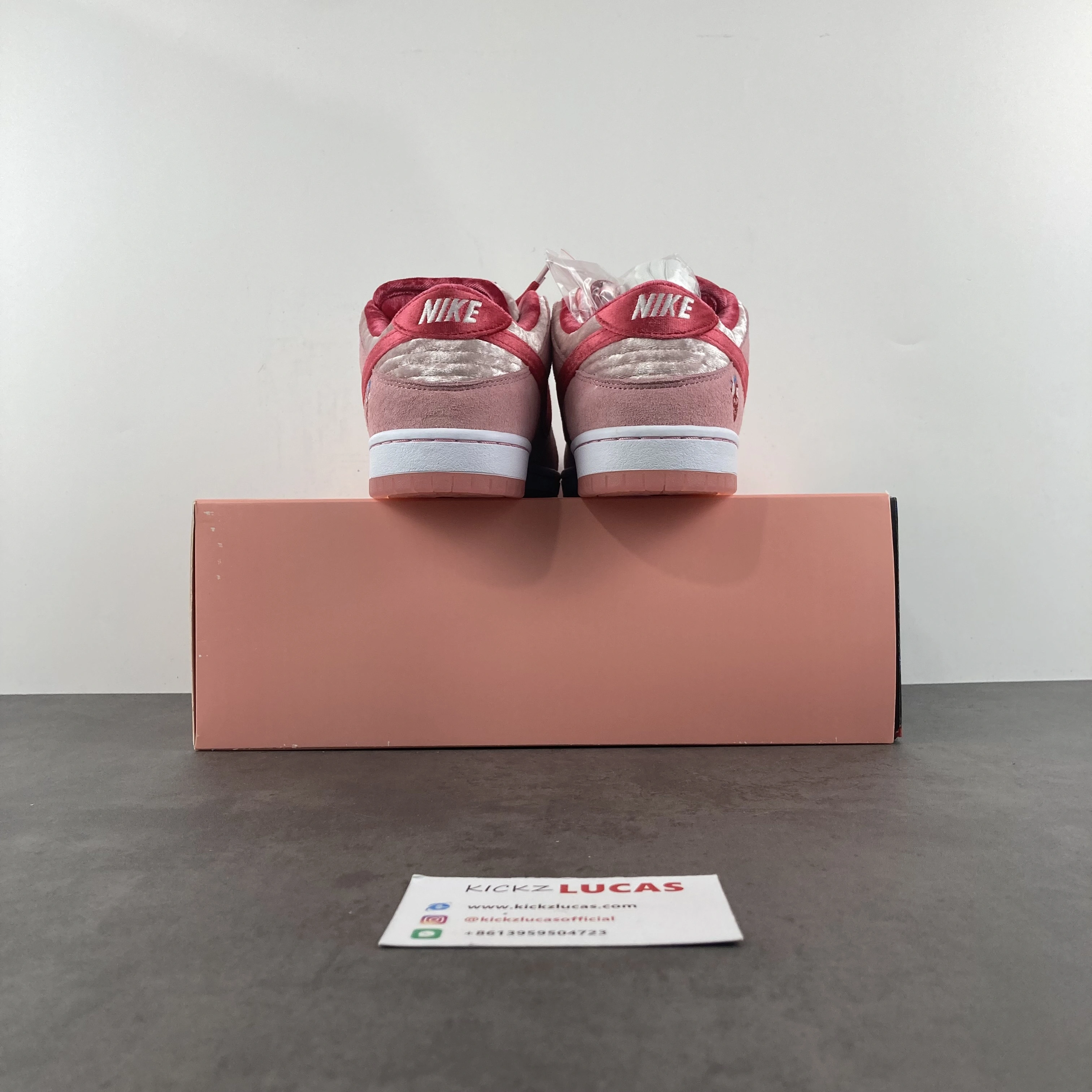 SB Dunk Low StrangeLove Skateboards CT2552- EasyMatch 559