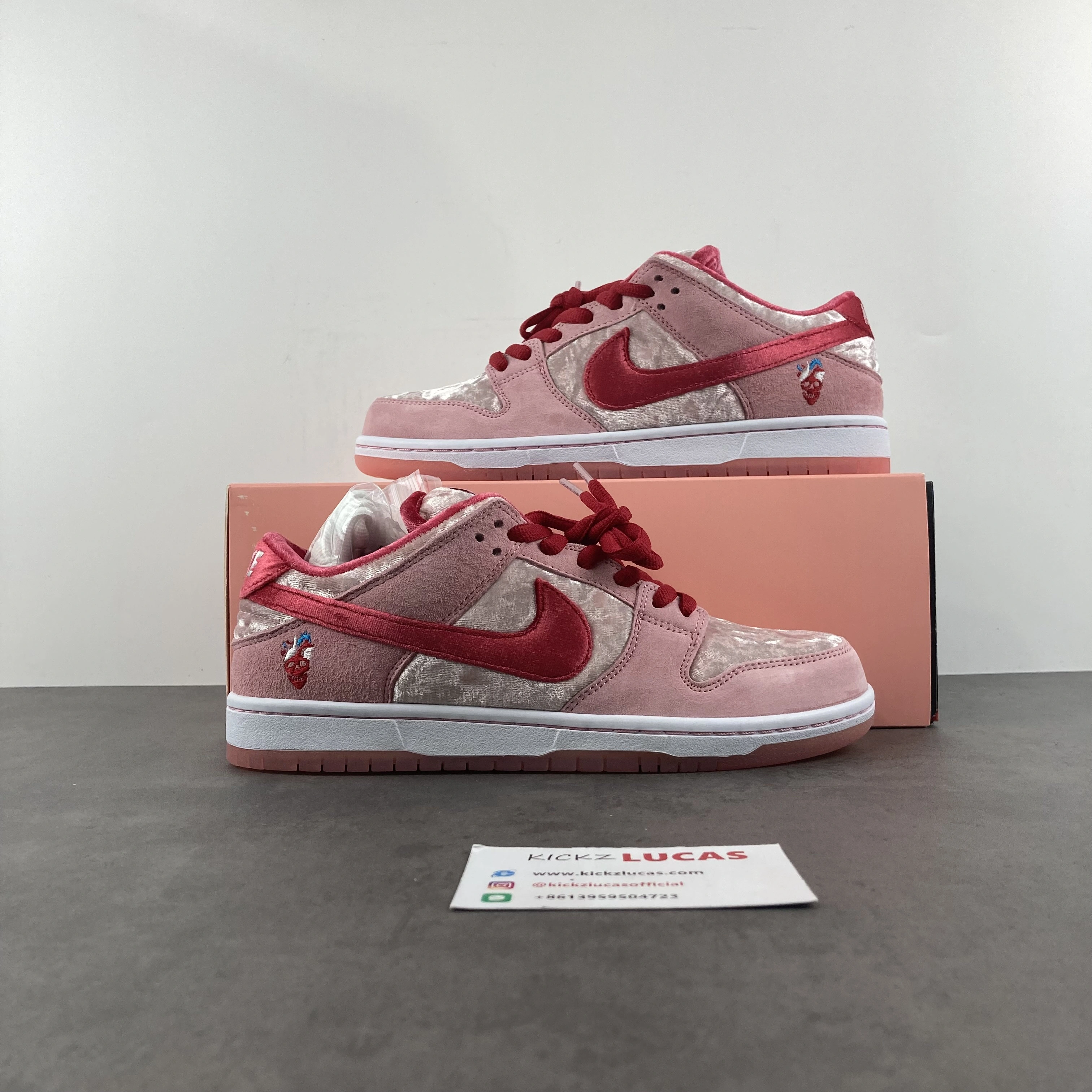 SB Dunk Low StrangeLove Skateboards CT2552- EasyMatch 559