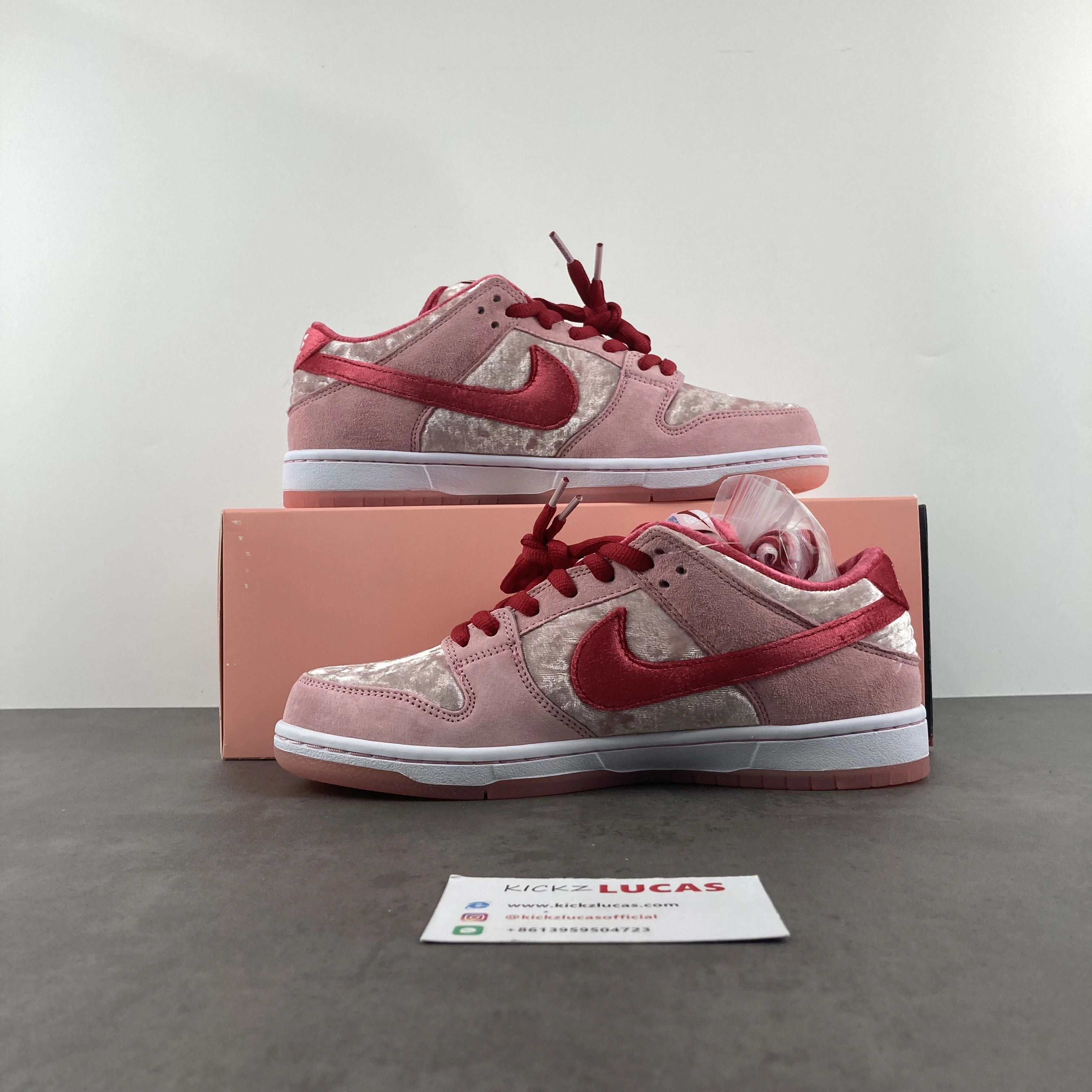 SB Dunk Low StrangeLove Skateboards CT2552- EasyMatch 559