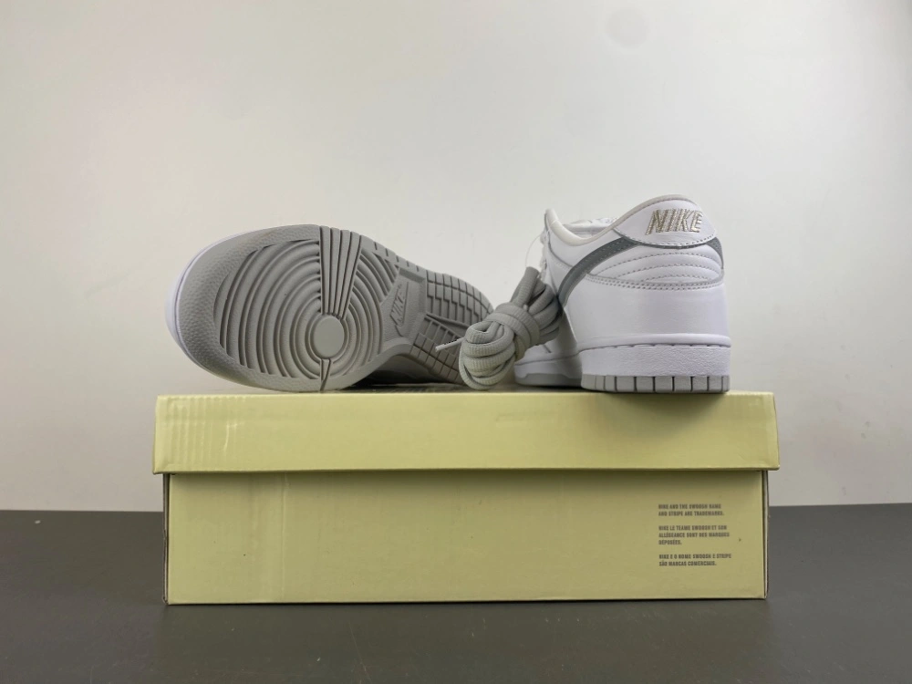Comfortable SB Dunk Low Supreme 94 White Metallic Silver HQ8487- 3