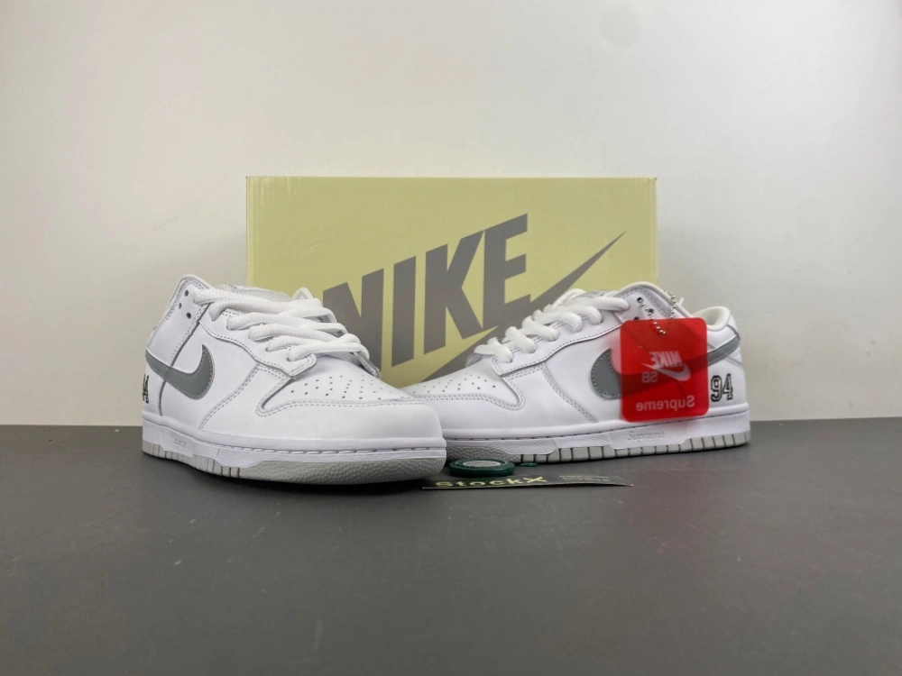 Comfortable SB Dunk Low Supreme 94 White Metallic Silver HQ8487- 3