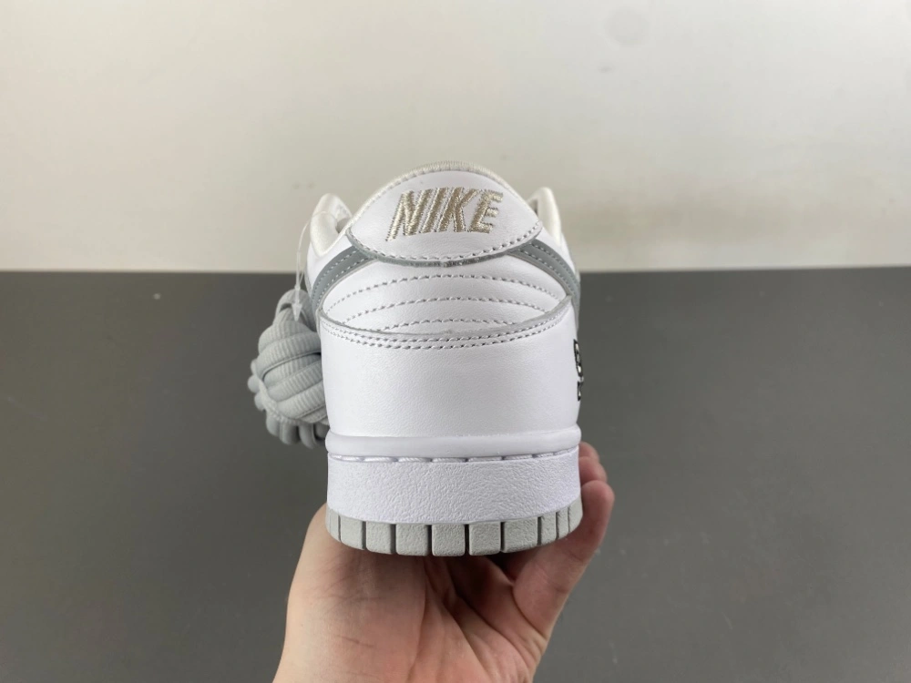 Comfortable SB Dunk Low Supreme 94 White Metallic Silver HQ8487- 3