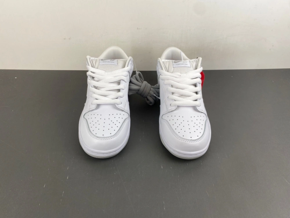 Comfortable SB Dunk Low Supreme 94 White Metallic Silver HQ8487- 3