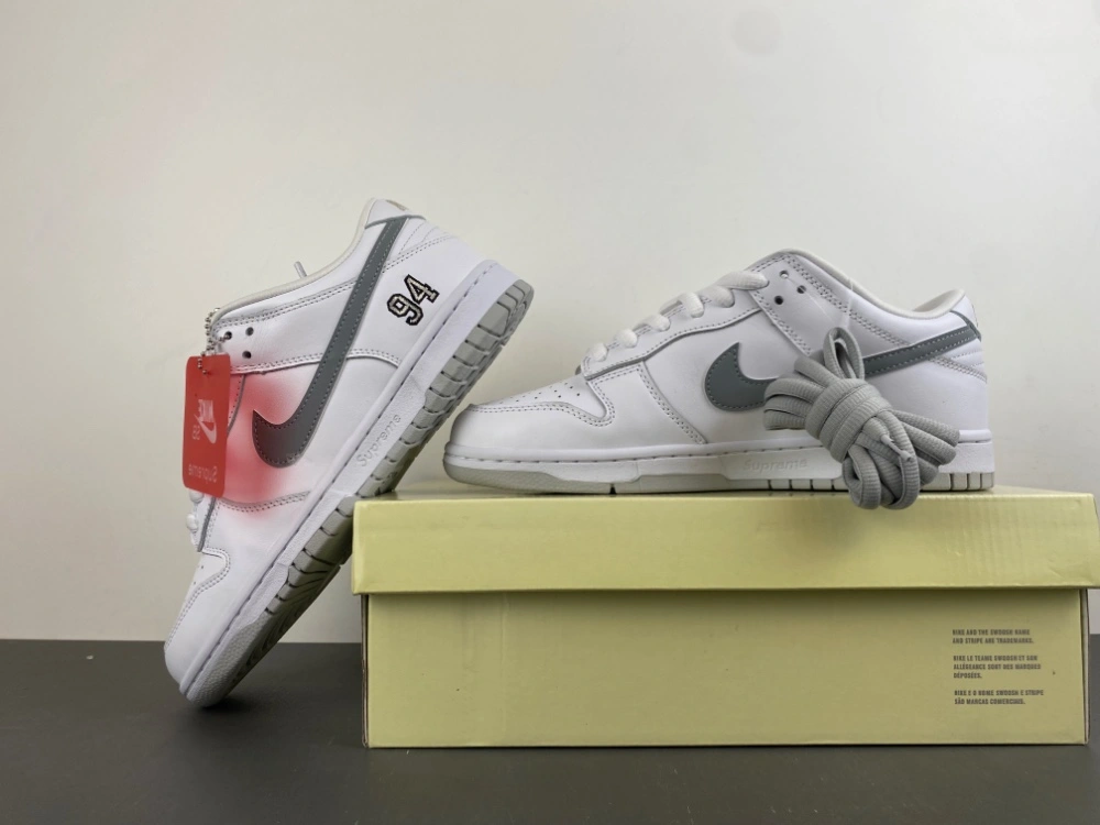 Comfortable SB Dunk Low Supreme 94 White Metallic Silver HQ8487- 3